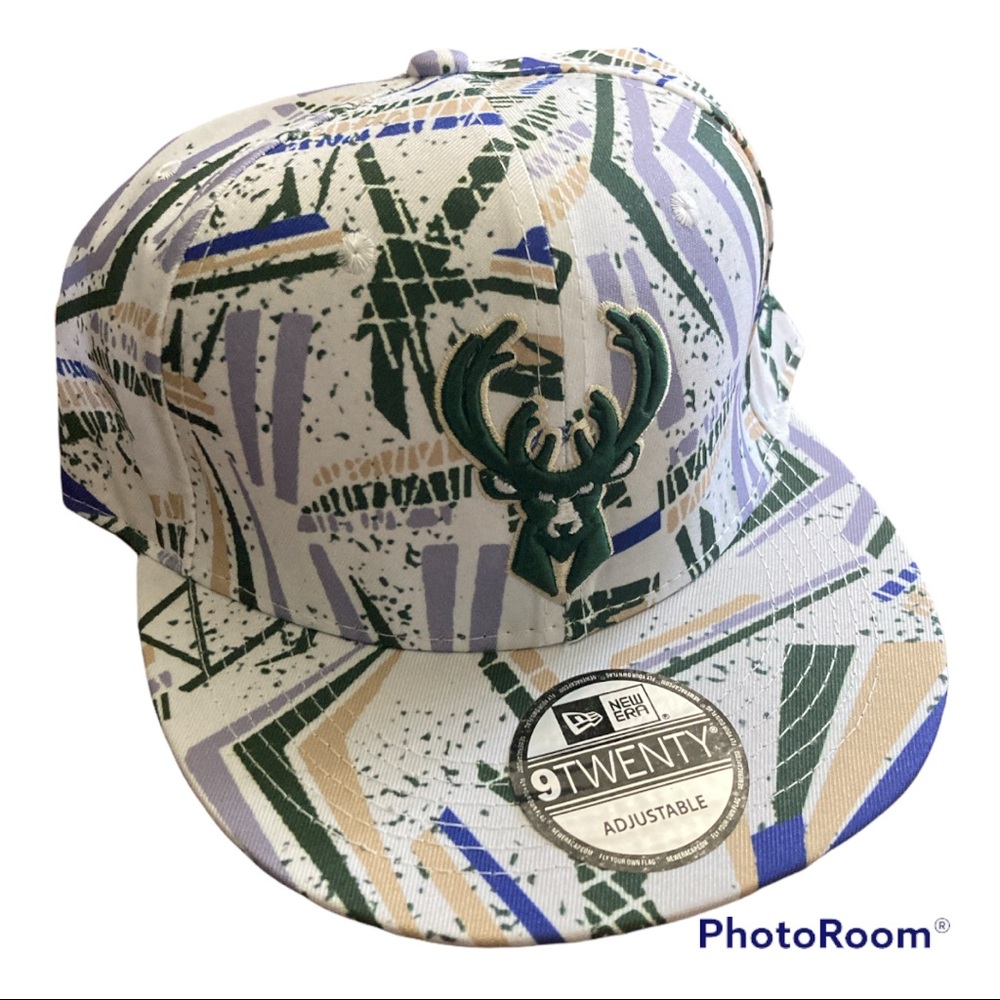 NWOT New Era Milwaukee Bucks SnapBack
